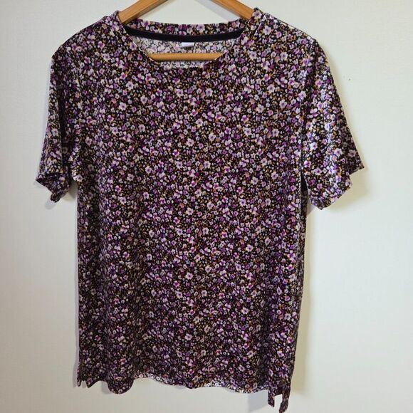 LIKE NEW OLD NAVY VELVETY DITSY FLORAL TEE SIZE M - Picture 1 of 15